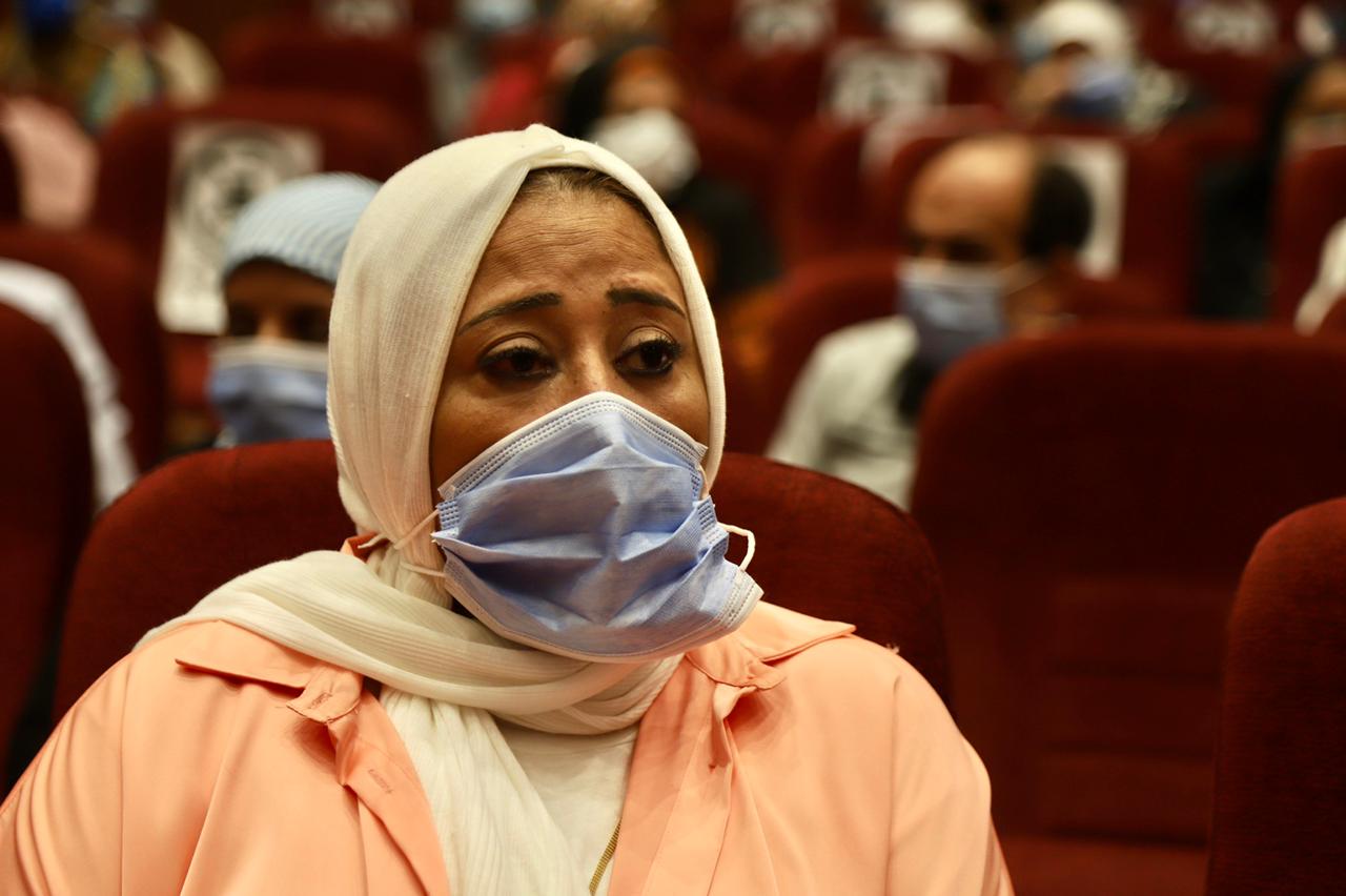 زغاريد وسجود شكرا لله.. رد فعل الفائزين بقرعة الحج بالقاهرة فيديو وصور (6)