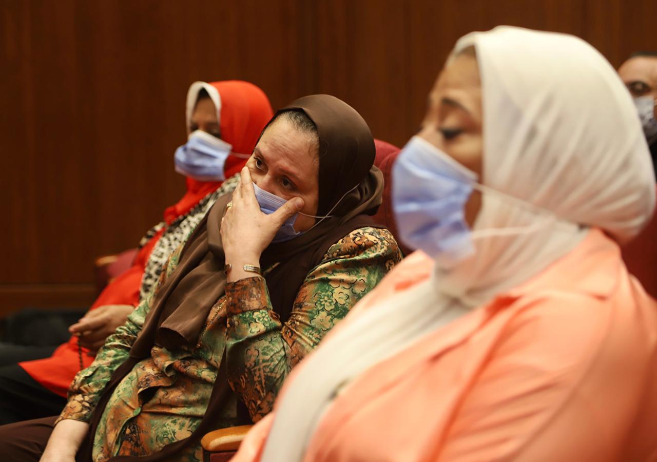 زغاريد وسجود شكرا لله.. رد فعل الفائزين بقرعة الحج بالقاهرة فيديو وصور (22)