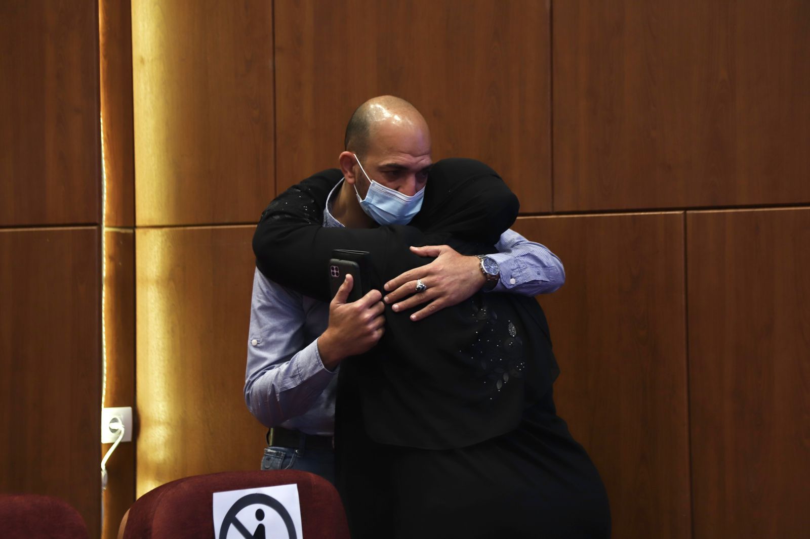 زغاريد وسجود شكرا لله.. رد فعل الفائزين بقرعة الحج بالقاهرة فيديو وصور (30)