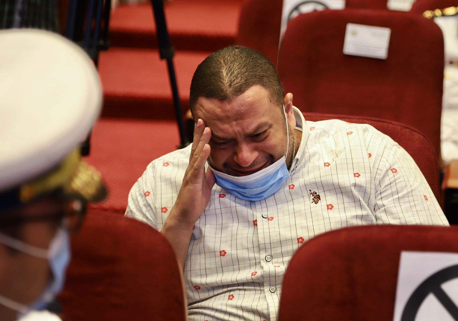 زغاريد وسجود شكرا لله.. رد فعل الفائزين بقرعة الحج بالقاهرة فيديو وصور (32)