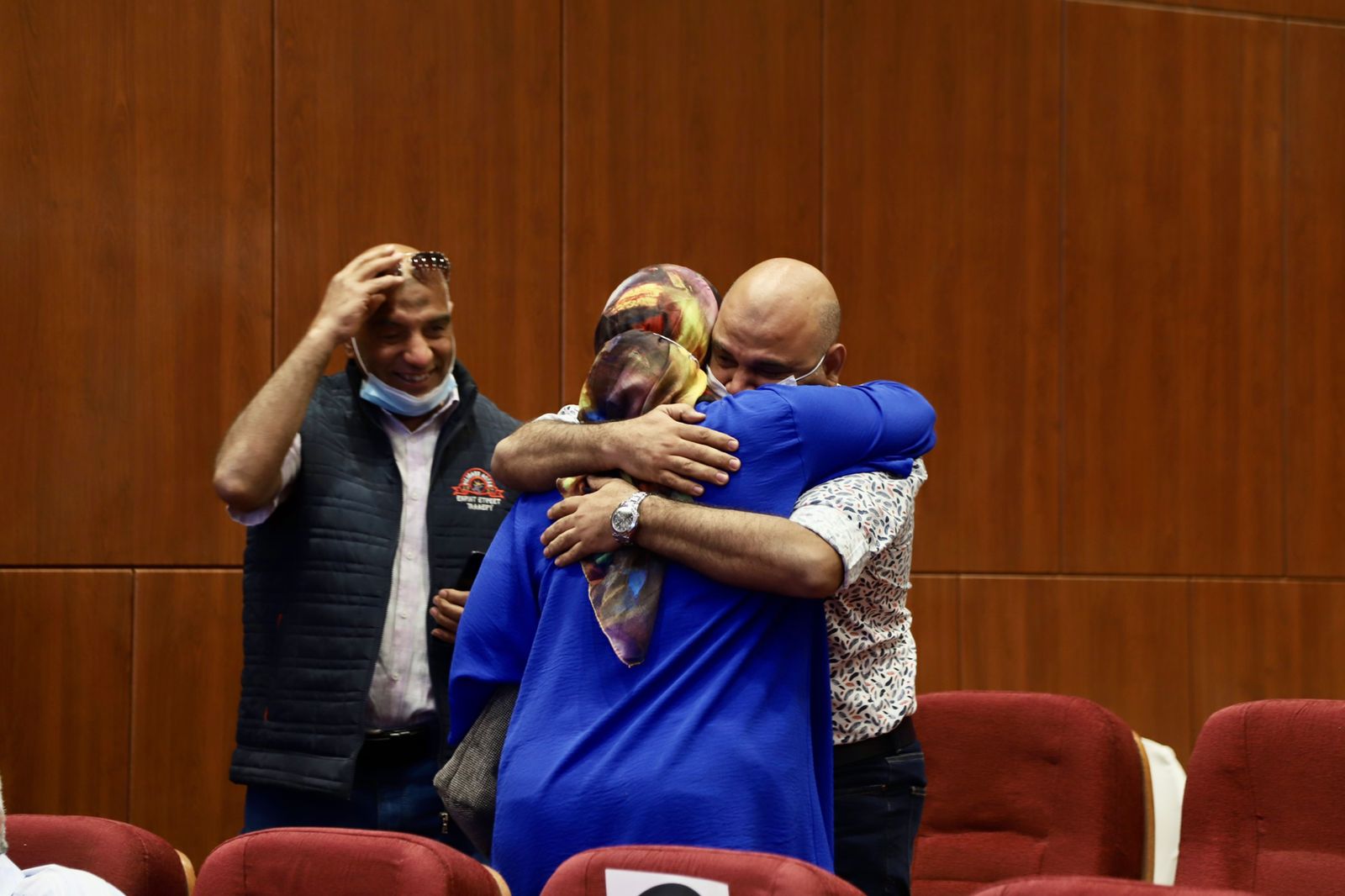 زغاريد وسجود شكرا لله.. رد فعل الفائزين بقرعة الحج بالقاهرة فيديو وصور (36)