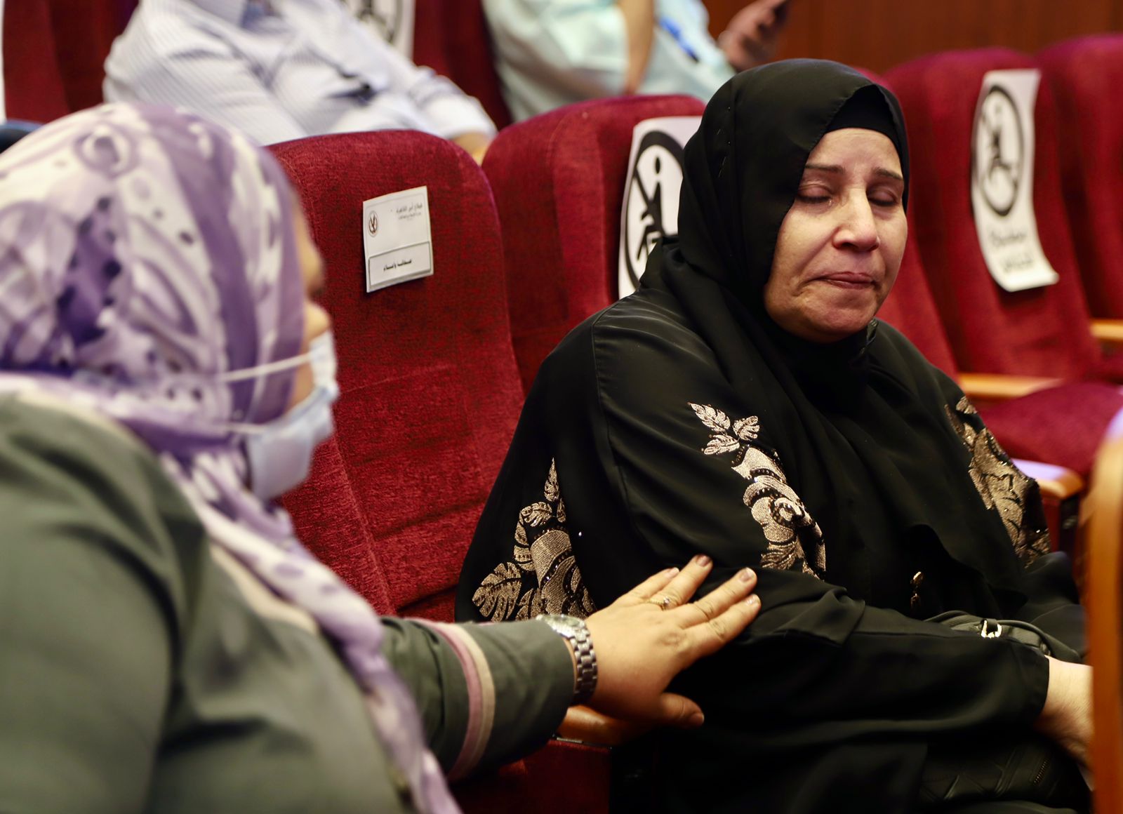 زغاريد وسجود شكرا لله.. رد فعل الفائزين بقرعة الحج بالقاهرة فيديو وصور (42)