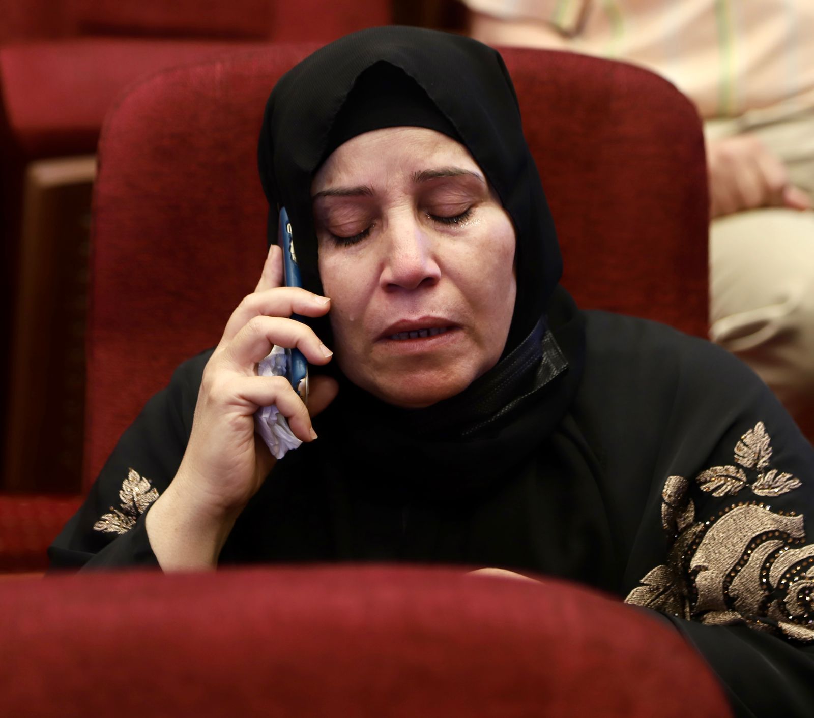 زغاريد وسجود شكرا لله.. رد فعل الفائزين بقرعة الحج بالقاهرة فيديو وصور (43)