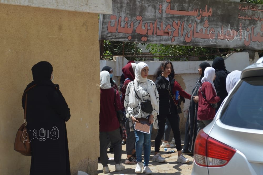 تباين آراء طالبات الشهادة الإعدادية حول امتحان اللغة الإنجليزية (1)