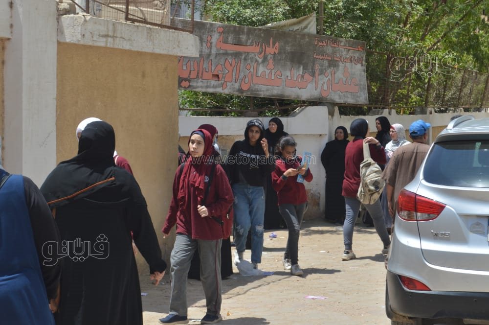 تباين آراء طالبات الشهادة الإعدادية حول امتحان اللغة الإنجليزية (2)