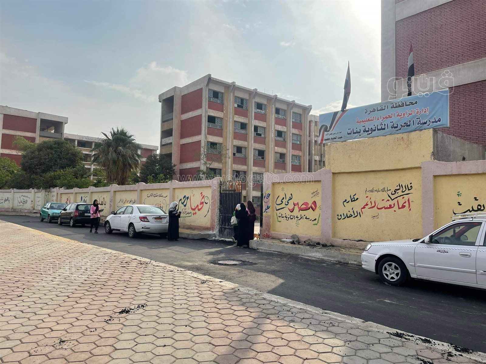 توافد طالبات أولى ثانوي لأداء امتحان اللغة الأجنبية الثانية بالقاهرة (1)