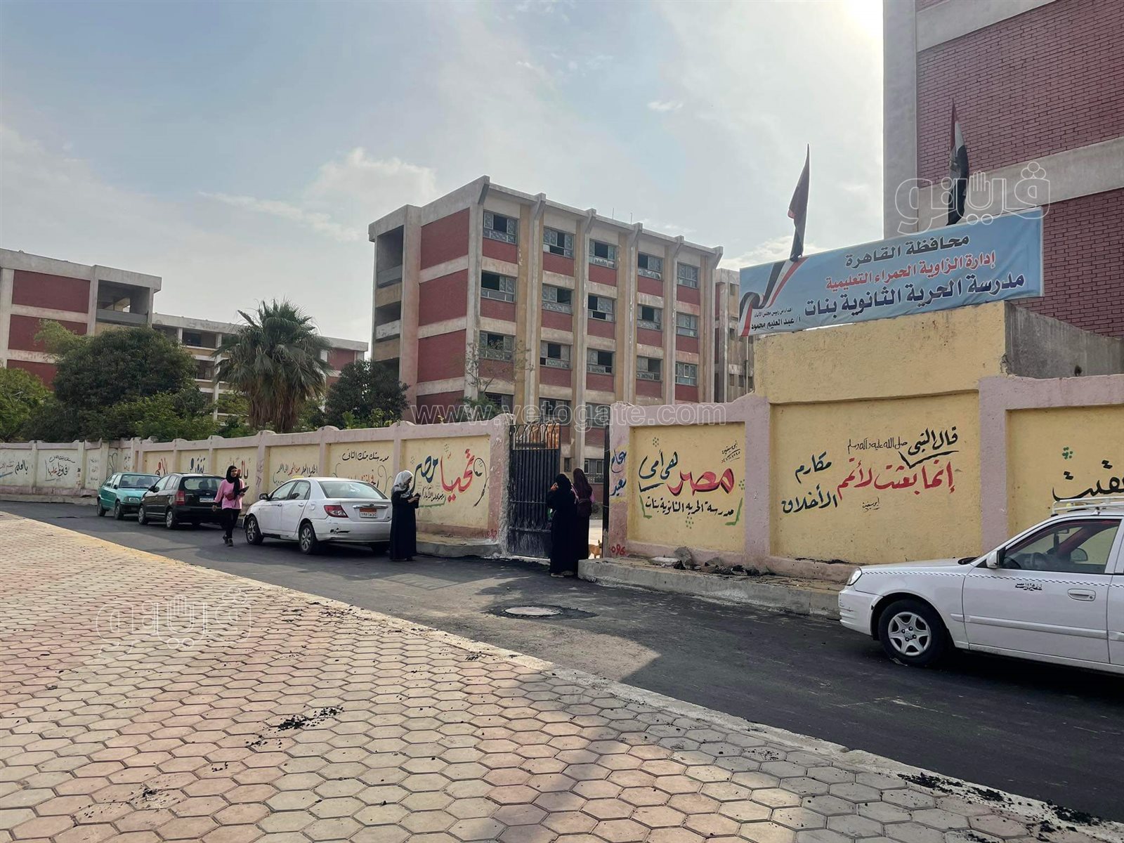 توافد طالبات أولى ثانوي لأداء امتحان اللغة الأجنبية الثانية بالقاهرة (3)