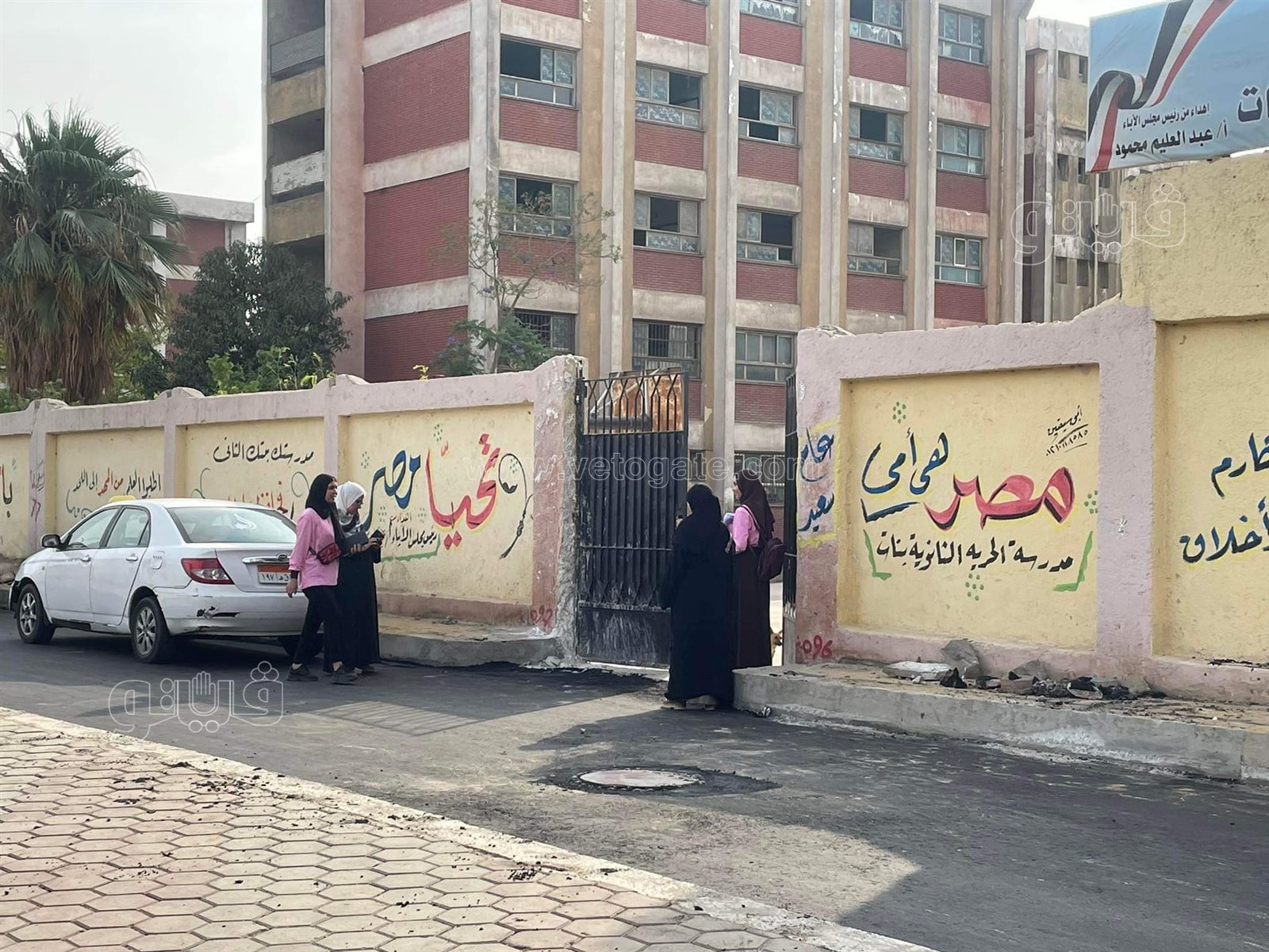 توافد طالبات أولى ثانوي لأداء امتحان اللغة الأجنبية الثانية بالقاهرة (5)