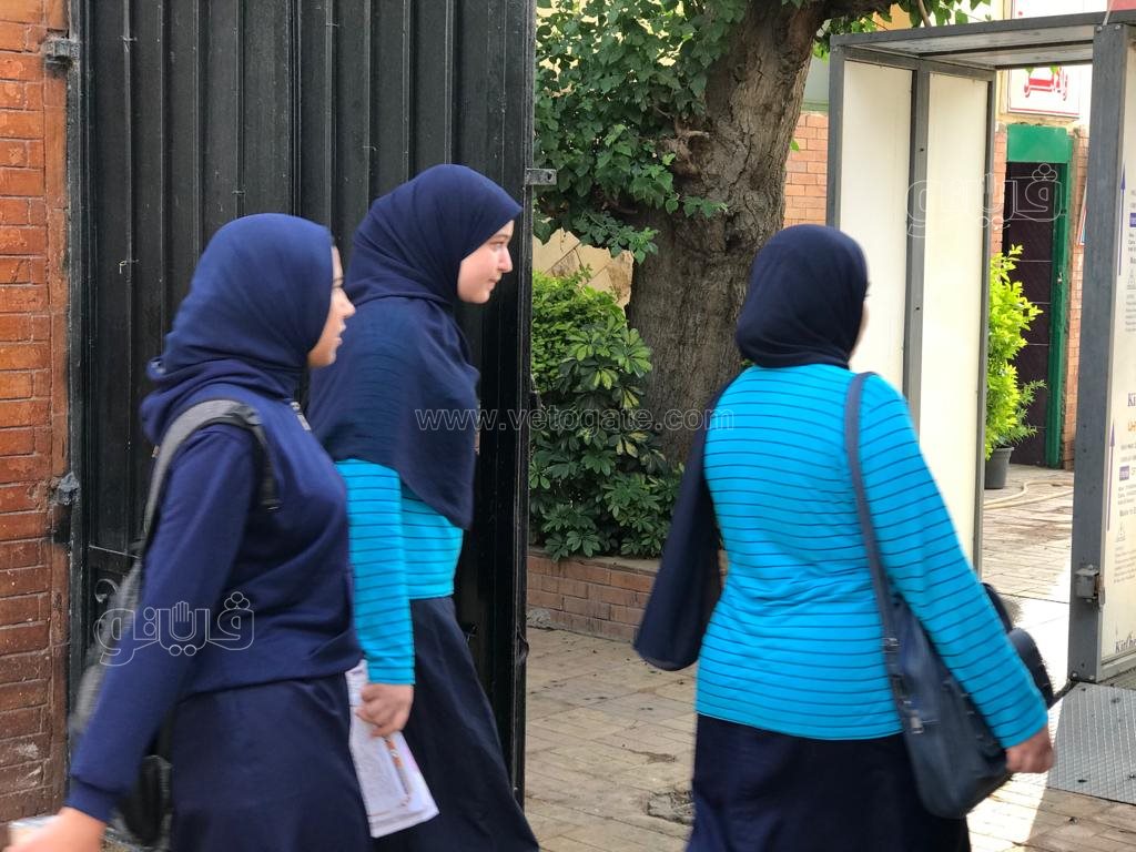 دخول طالبات أولى ثانوي للجان لأداء امتحان اللغة الأجنبية الثانية بالجيزة (4)