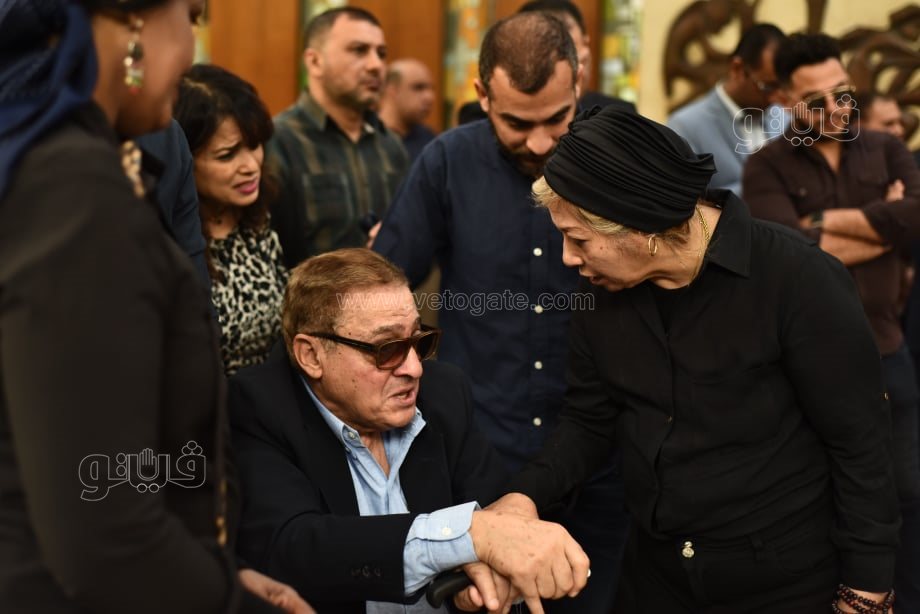 وصول جثمان الصحفي صلاح منتصر إلى الأهرام وسط انهيار أسرته (14)