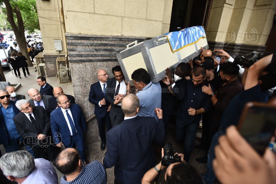 تشييع جثمان الكاتب الصحفي صلاح منتصر من مسجد عمر مكرم إلى مثواه الأخير (34)