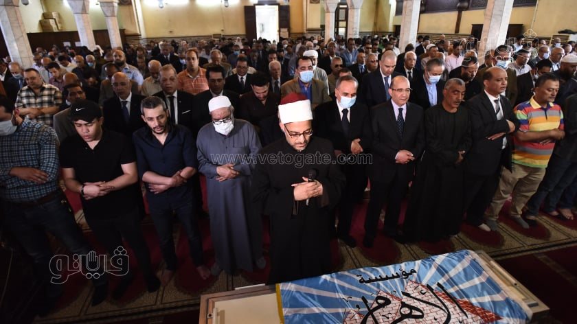 تشييع جثمان الكاتب الصحفي صلاح منتصر من مسجد عمر مكرم إلى مثواه الأخير (35)