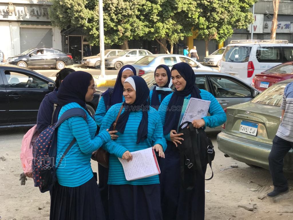 توافد طلاب أولى ثانوي على لجان الجيزة لأداء امتحان اللغة الأجنبية الأولى2