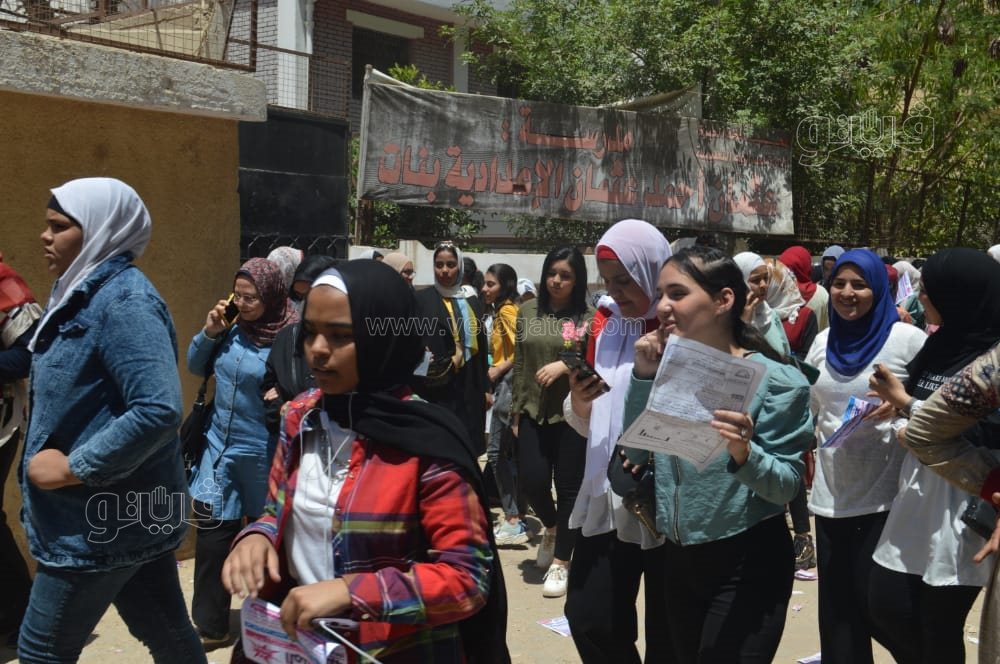 طلاب الشهادة الإعدادية (1)