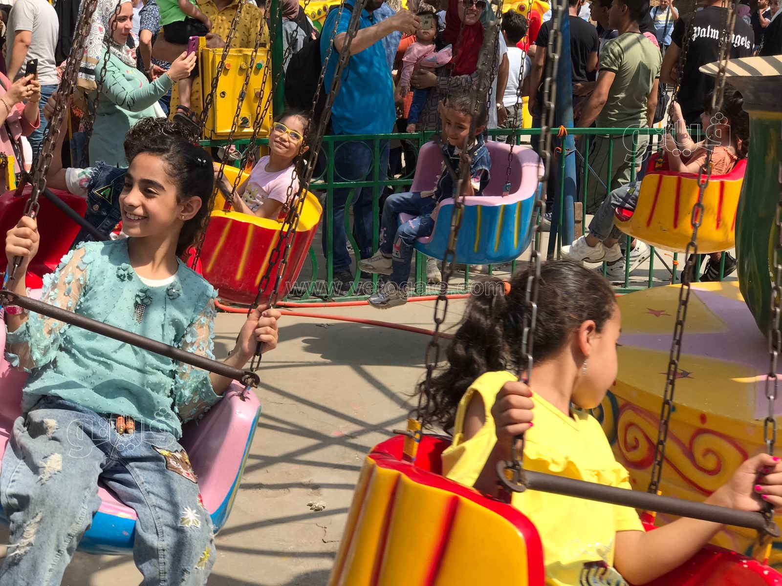 زحام واقبال كبير من العائلات على حديقة الحيوان (9)