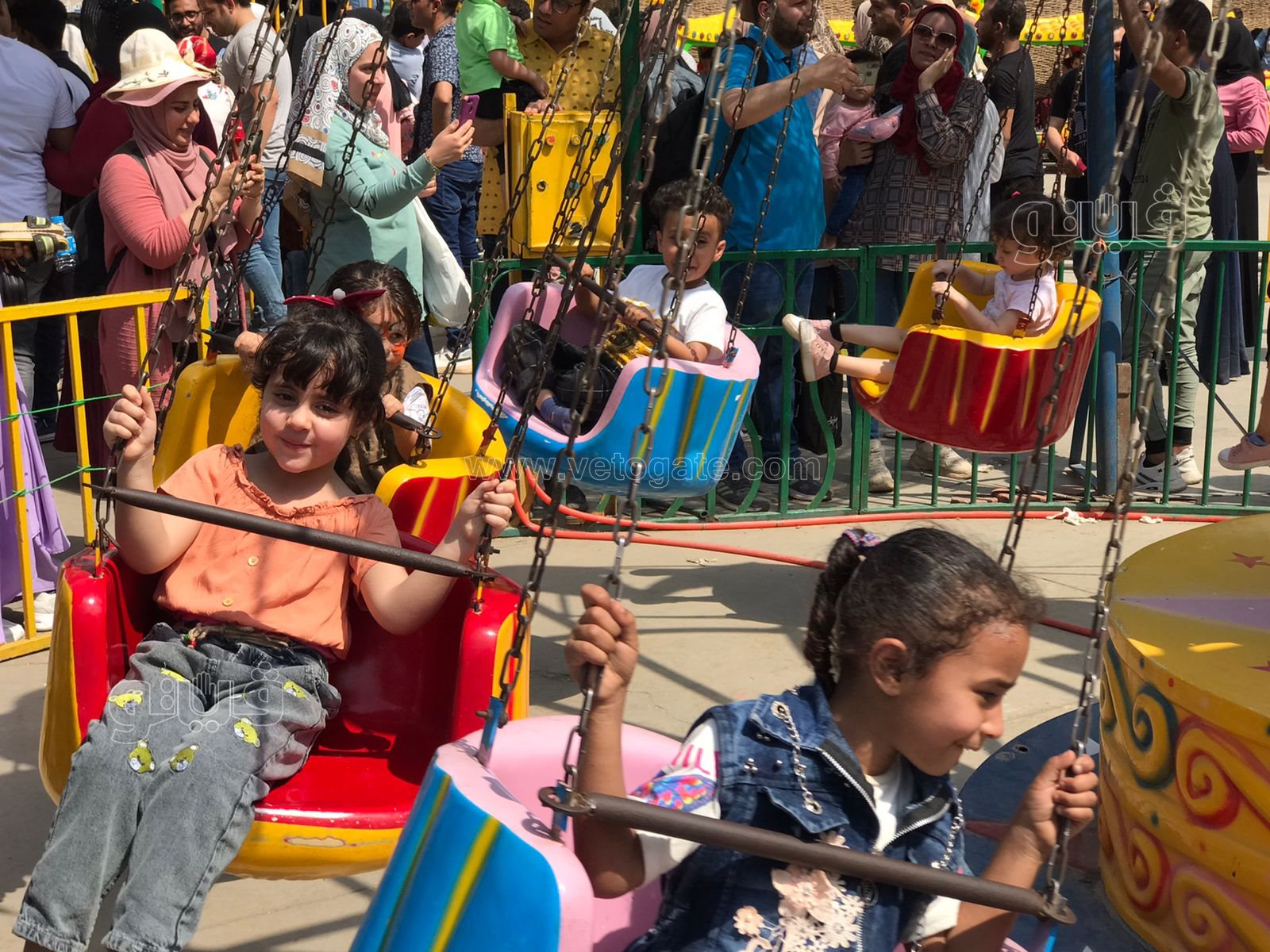 زحام واقبال كبير من العائلات على حديقة الحيوان (10)