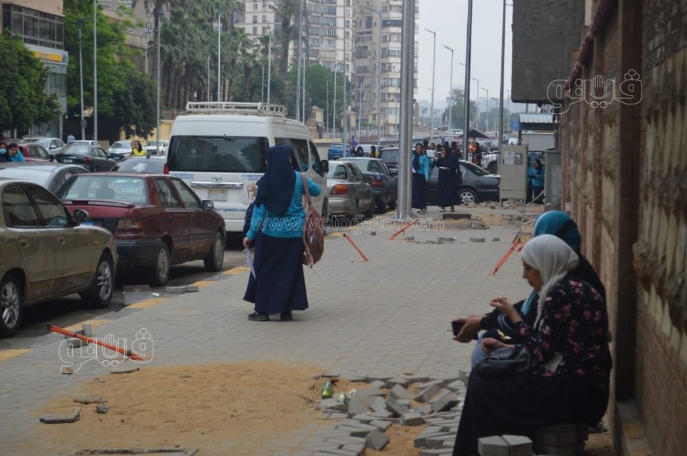 توافد طلاب أولى ثانوي بالجيزة على اللجان لأداء امتحان الفيزياء والفلسفة (2)