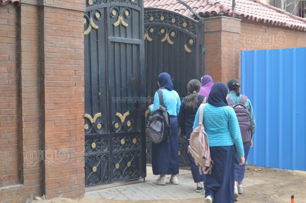 توافد طلاب أولى ثانوي بالجيزة على اللجان لأداء امتحان الفيزياء والفلسفة (6)