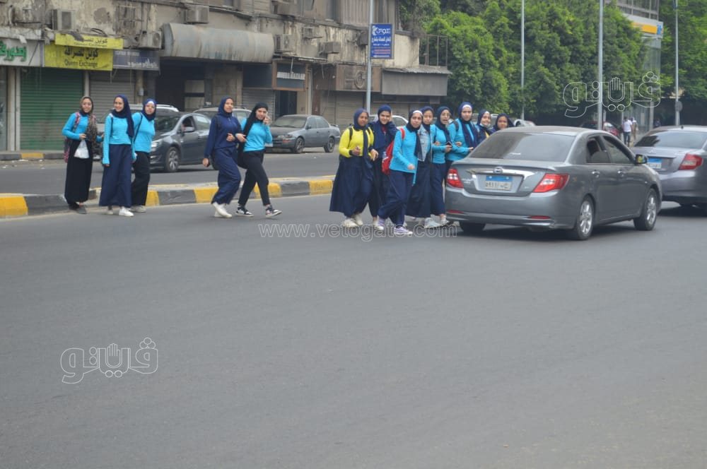 توافد طلاب أولى ثانوي بالجيزة على اللجان لأداء امتحان الفيزياء والفلسفة (7)