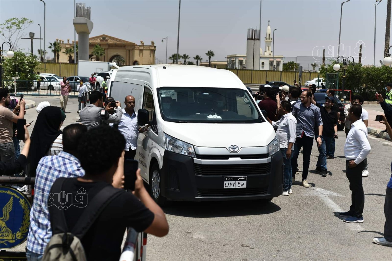 وصول جثمان سمير صبري لمسجد الشرطة (4)