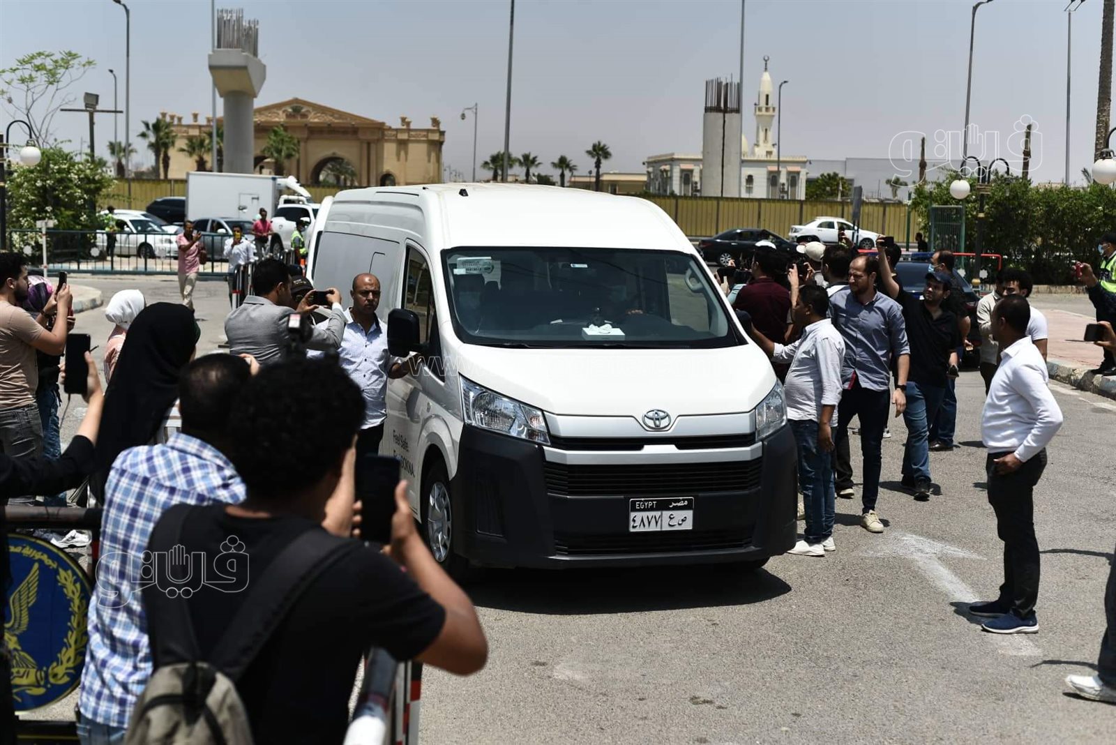 وصول جثمان سمير صبري لمسجد الشرطة (6)