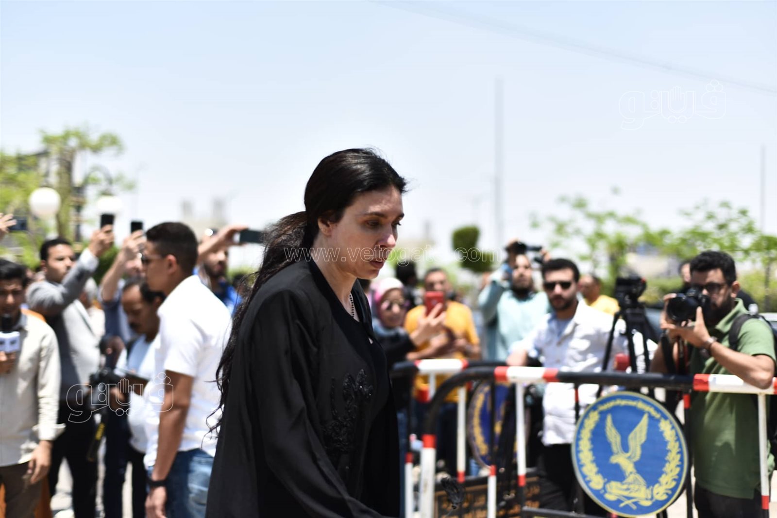 سميرة أحمد وميرفت أمين وأشرف زكي في جنازة سمير صبري (6)