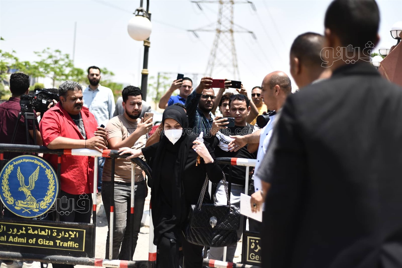 سميرة أحمد وميرفت أمين وأشرف زكي في جنازة سمير صبري (7)