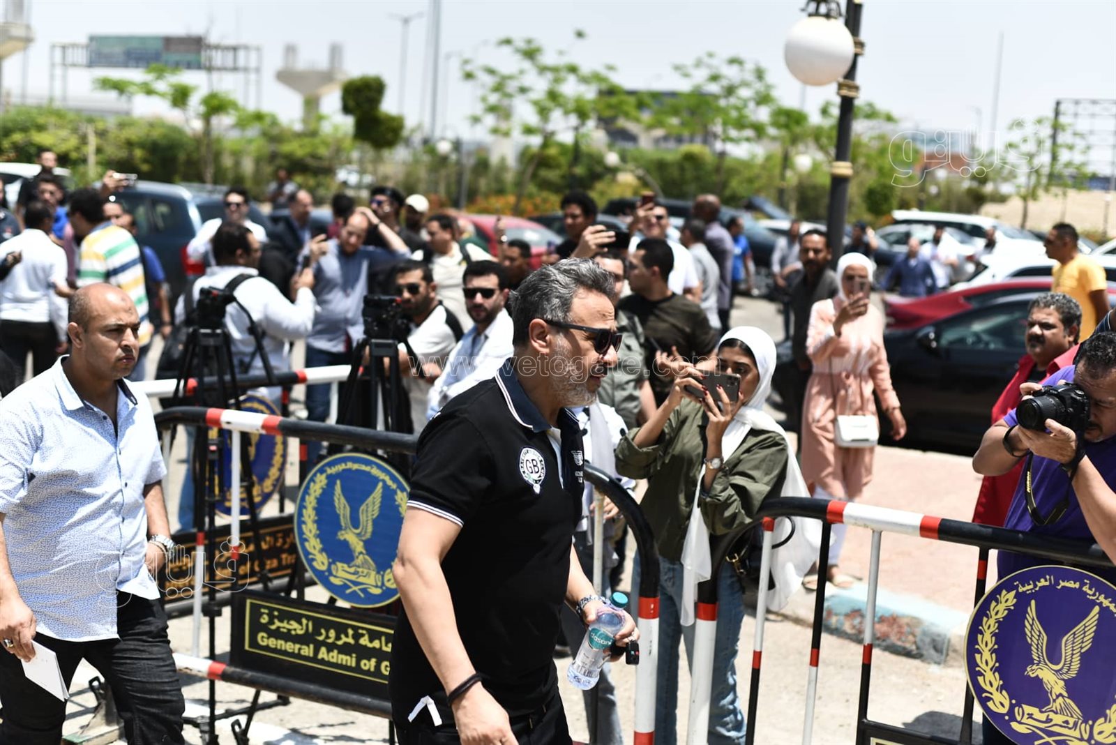 سميرة أحمد وميرفت أمين وأشرف زكي في جنازة سمير صبري (8)