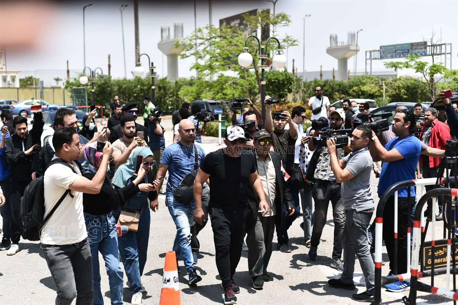 أحمد السقا يودع سمير صبري الله يرحمه ويحسن إليه (5)