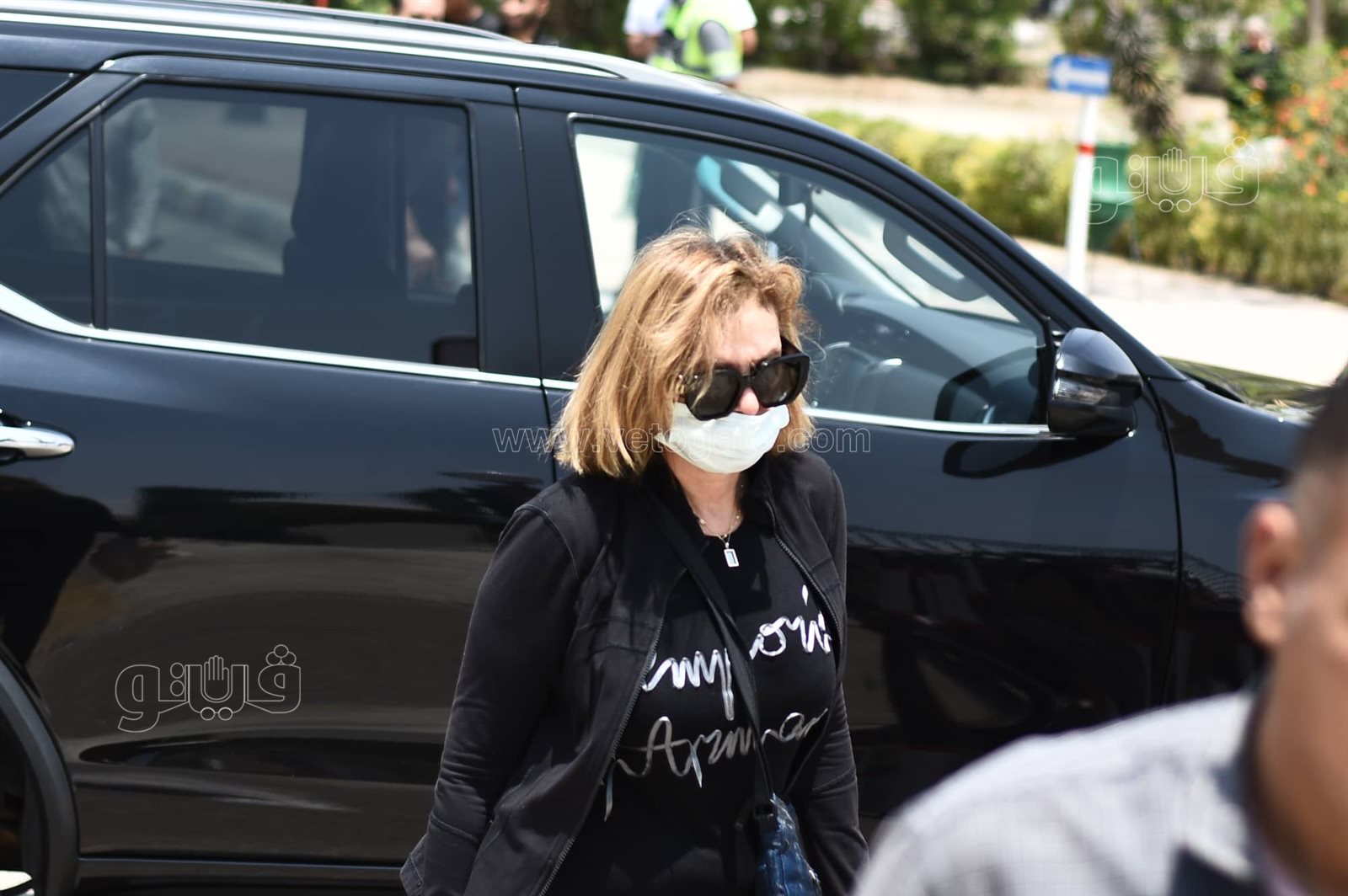 يسرا وليلى علوي والسقا في جنازة سمير صبري (4)