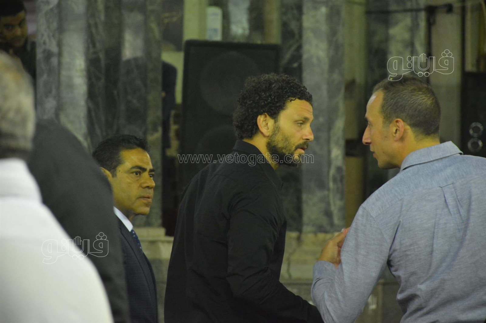 حسن حمدي وحسام غالي وشوبير في عزاء والد محمد سراج (2)