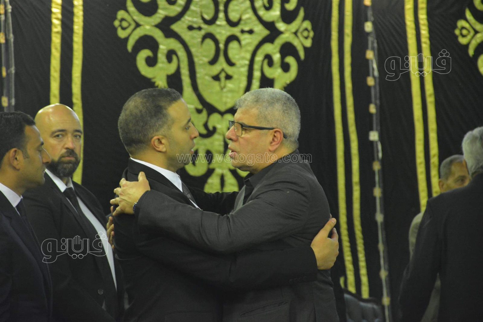 حسن حمدي وحسام غالي وشوبير في عزاء والد محمد سراج (3)