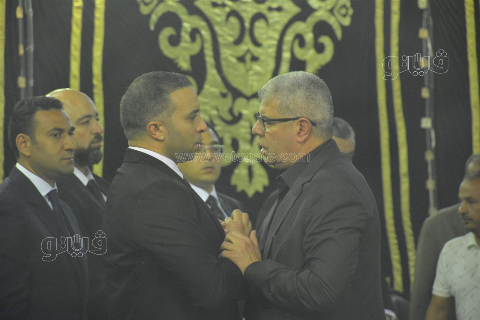 حسن حمدي وحسام غالي وشوبير في عزاء والد محمد سراج (6)