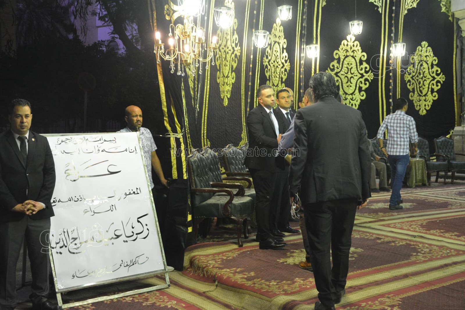 حسن حمدي وحسام غالي وشوبير في عزاء والد محمد سراج (9)