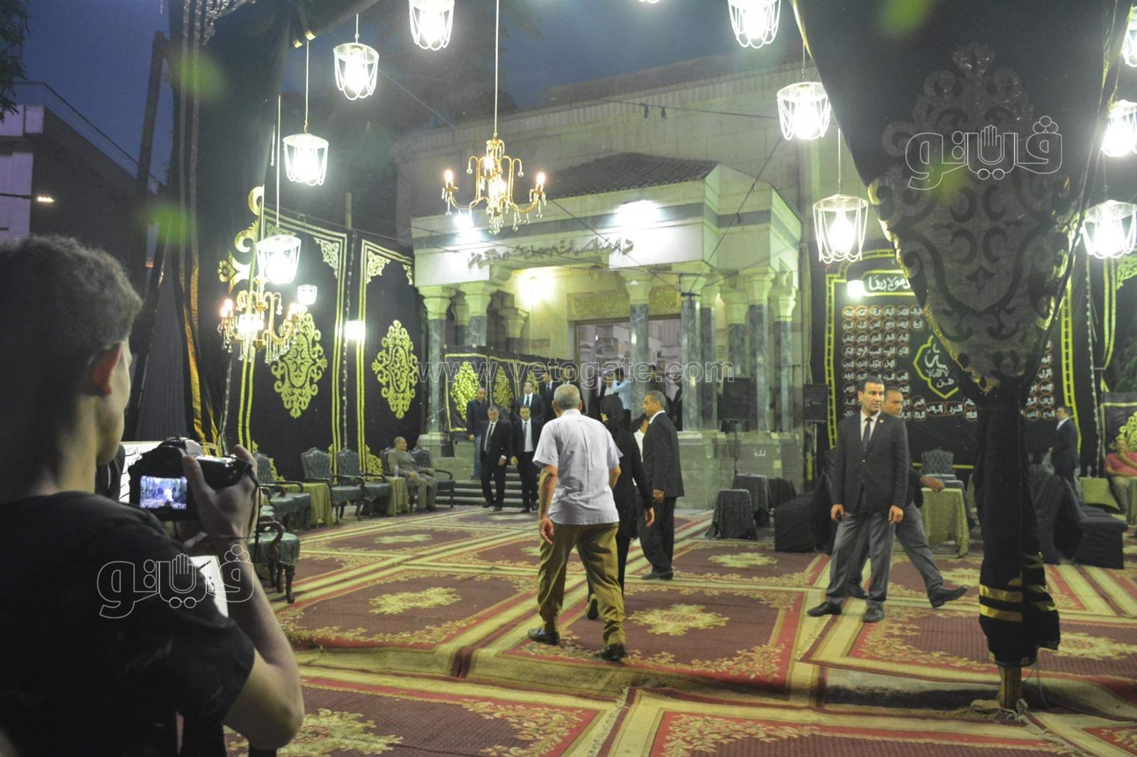 حسن حمدي وحسام غالي وشوبير في عزاء والد محمد سراج (17)