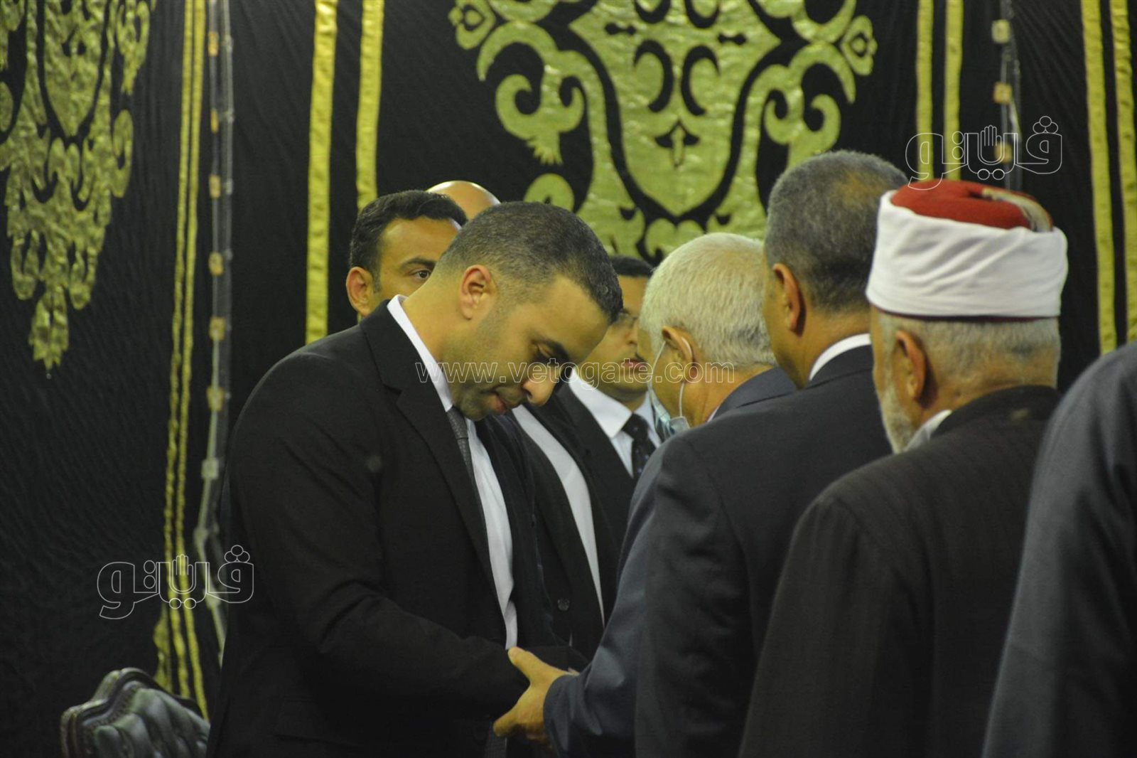 حسن حمدي وحسام غالي وشوبير في عزاء والد محمد سراج (26)