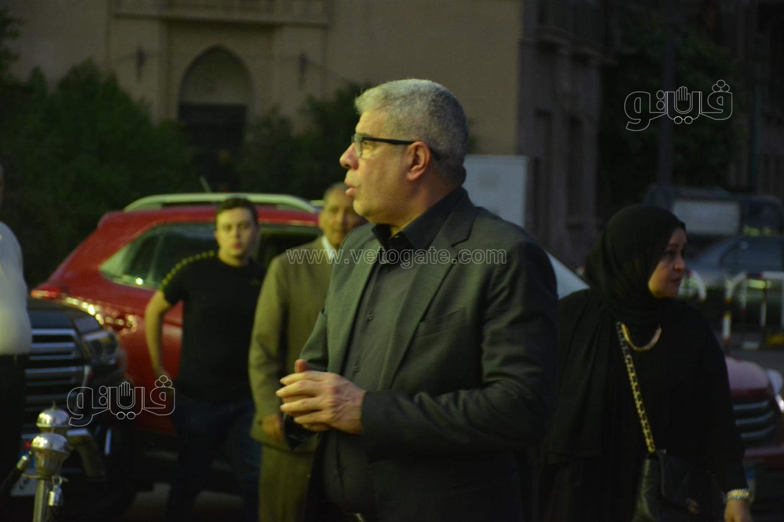 حسن حمدي وحسام غالي وشوبير في عزاء والد محمد سراج (29)