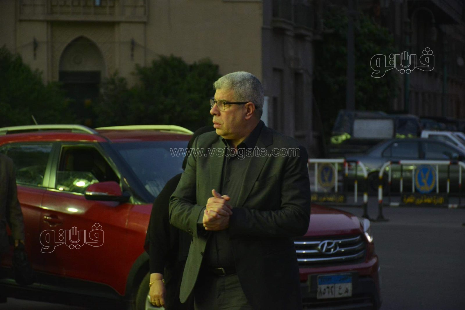 حسن حمدي وحسام غالي وشوبير في عزاء والد محمد سراج (32)