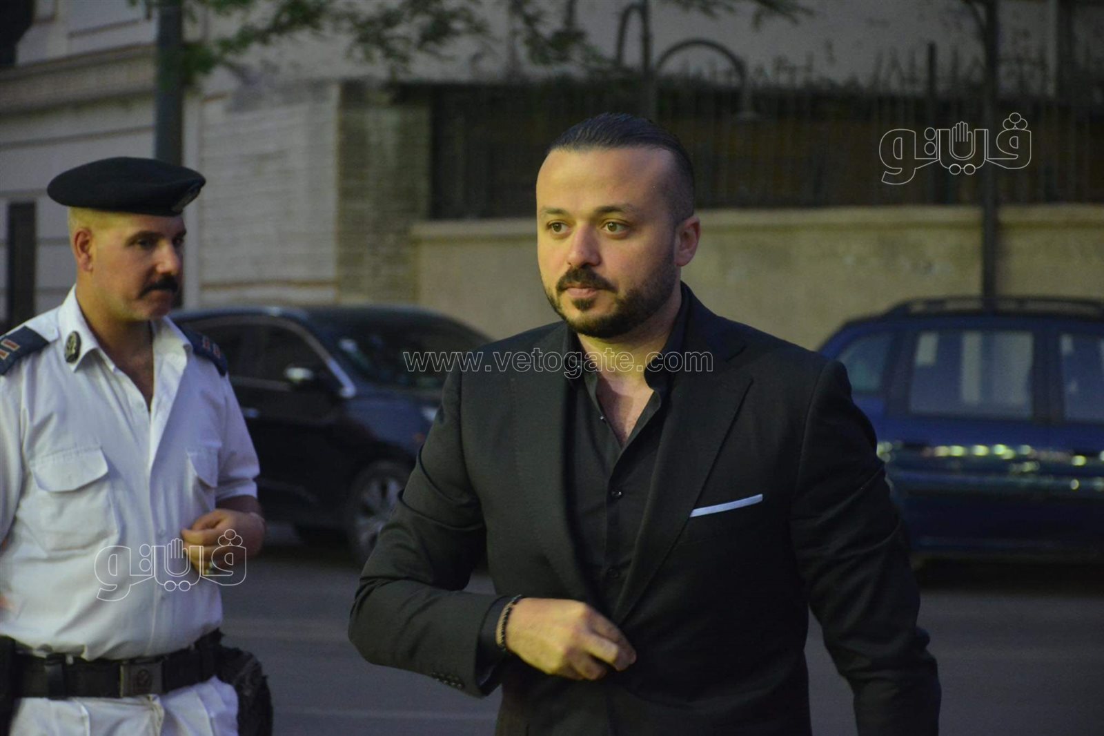 حسن حمدي وحسام غالي وشوبير في عزاء والد محمد سراج (39)