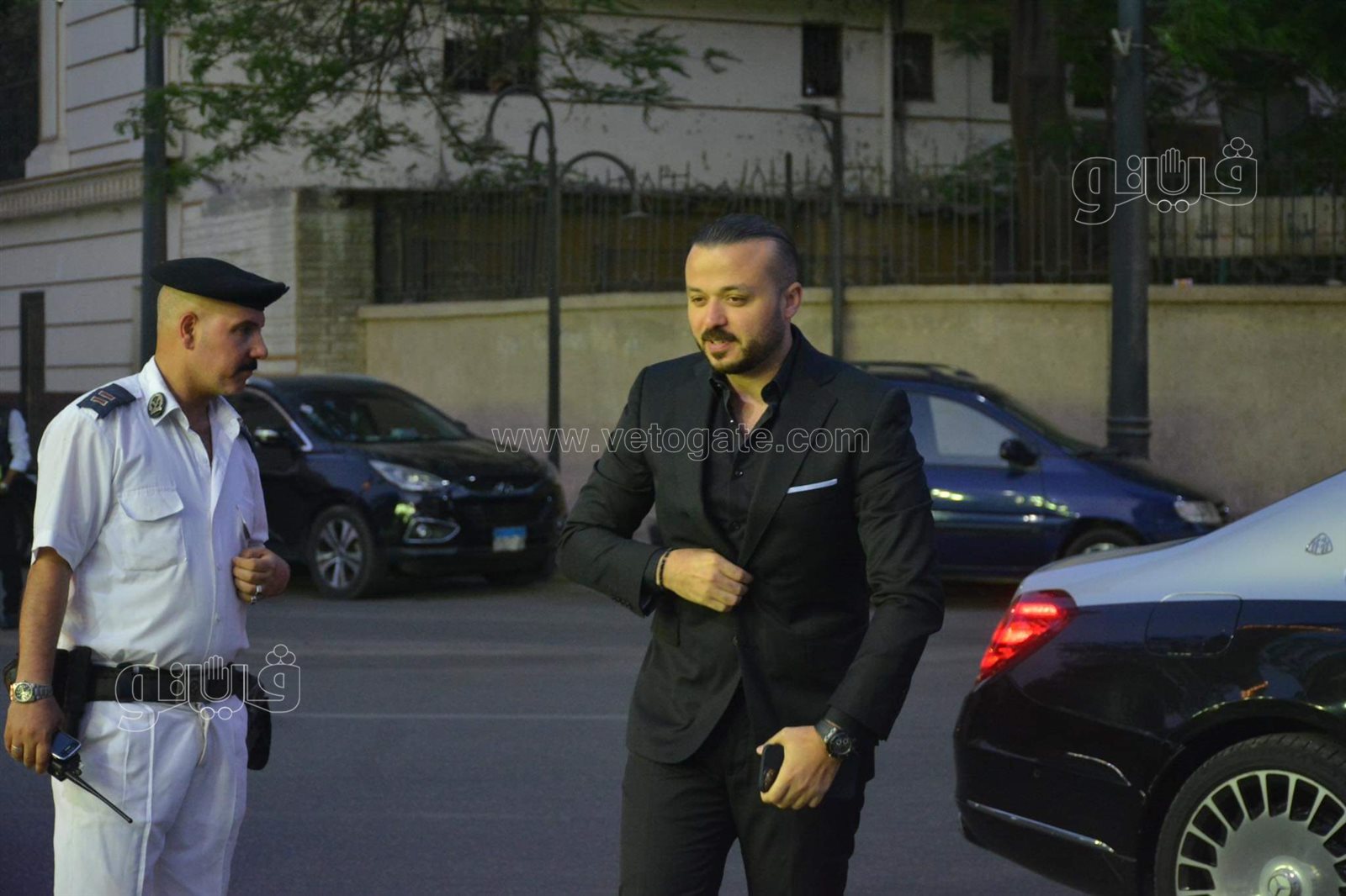 حسن حمدي وحسام غالي وشوبير في عزاء والد محمد سراج (40)