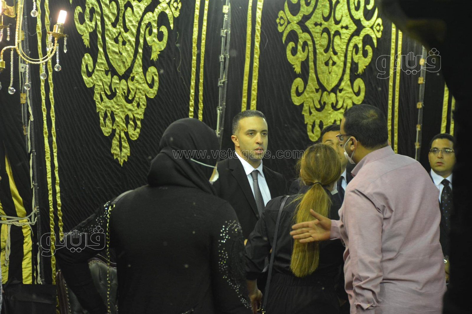 حسن حمدي وحسام غالي وشوبير في عزاء والد محمد سراج (41)