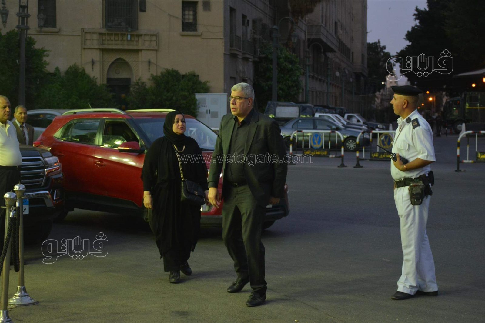 حسن حمدي وحسام غالي وشوبير في عزاء والد محمد سراج (43)