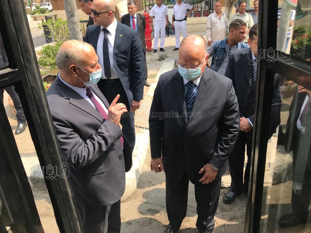 محافظ القاهرة يتفقد أول أتوبيس يعمل بالغاز الطبيعي (6)