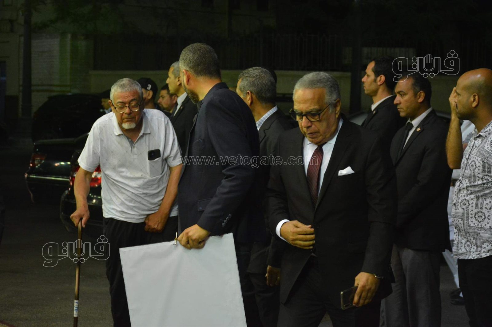 العامري فاروق وصبري فواز ومحمد العدل في عزاء والد محمد سراج (3)