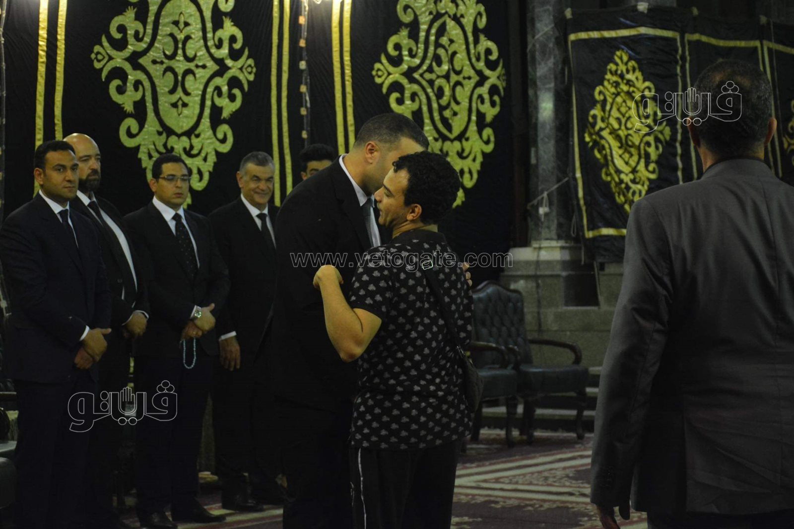 العامري فاروق وصبري فواز ومحمد العدل في عزاء والد محمد سراج (7)