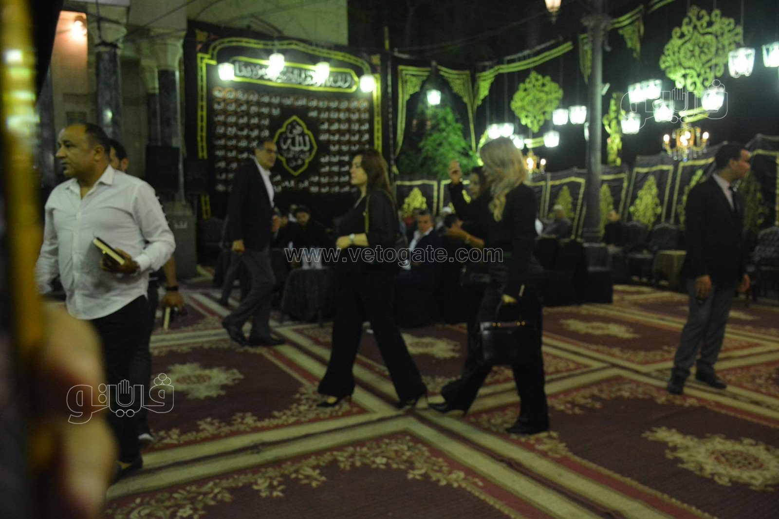 العامري فاروق وصبري فواز ومحمد العدل في عزاء والد محمد سراج (8)