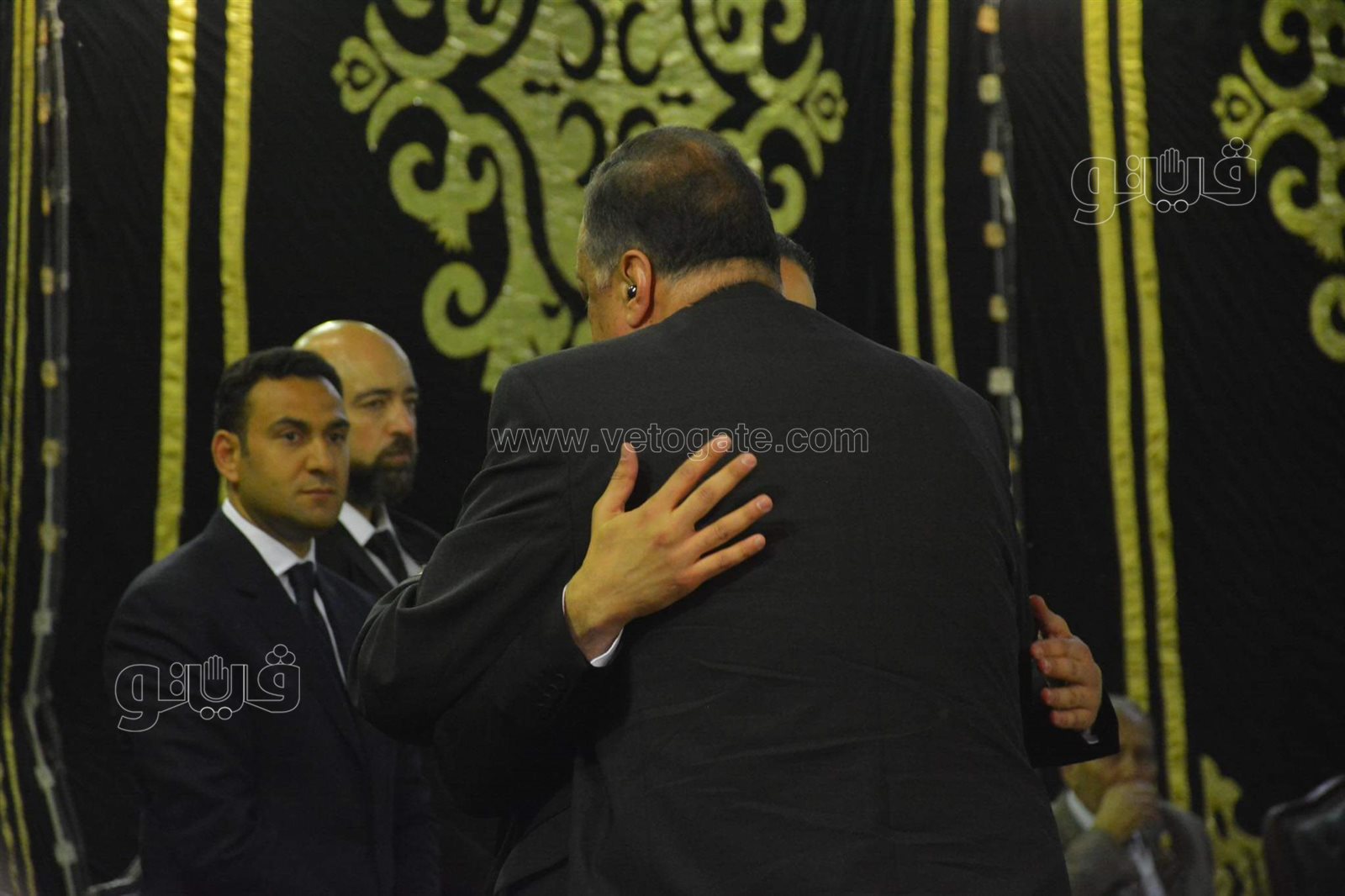 العامري فاروق وصبري فواز ومحمد العدل في عزاء والد محمد سراج (12)
