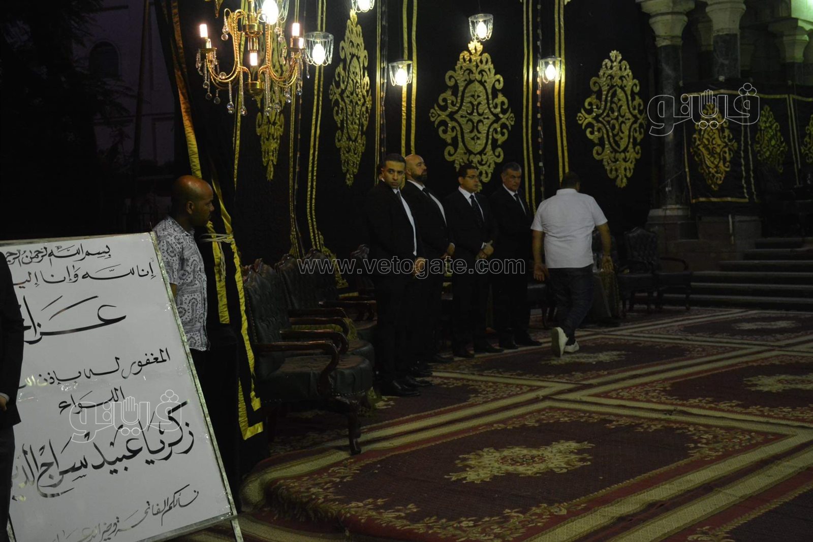 العامري فاروق وصبري فواز ومحمد العدل في عزاء والد محمد سراج (24)