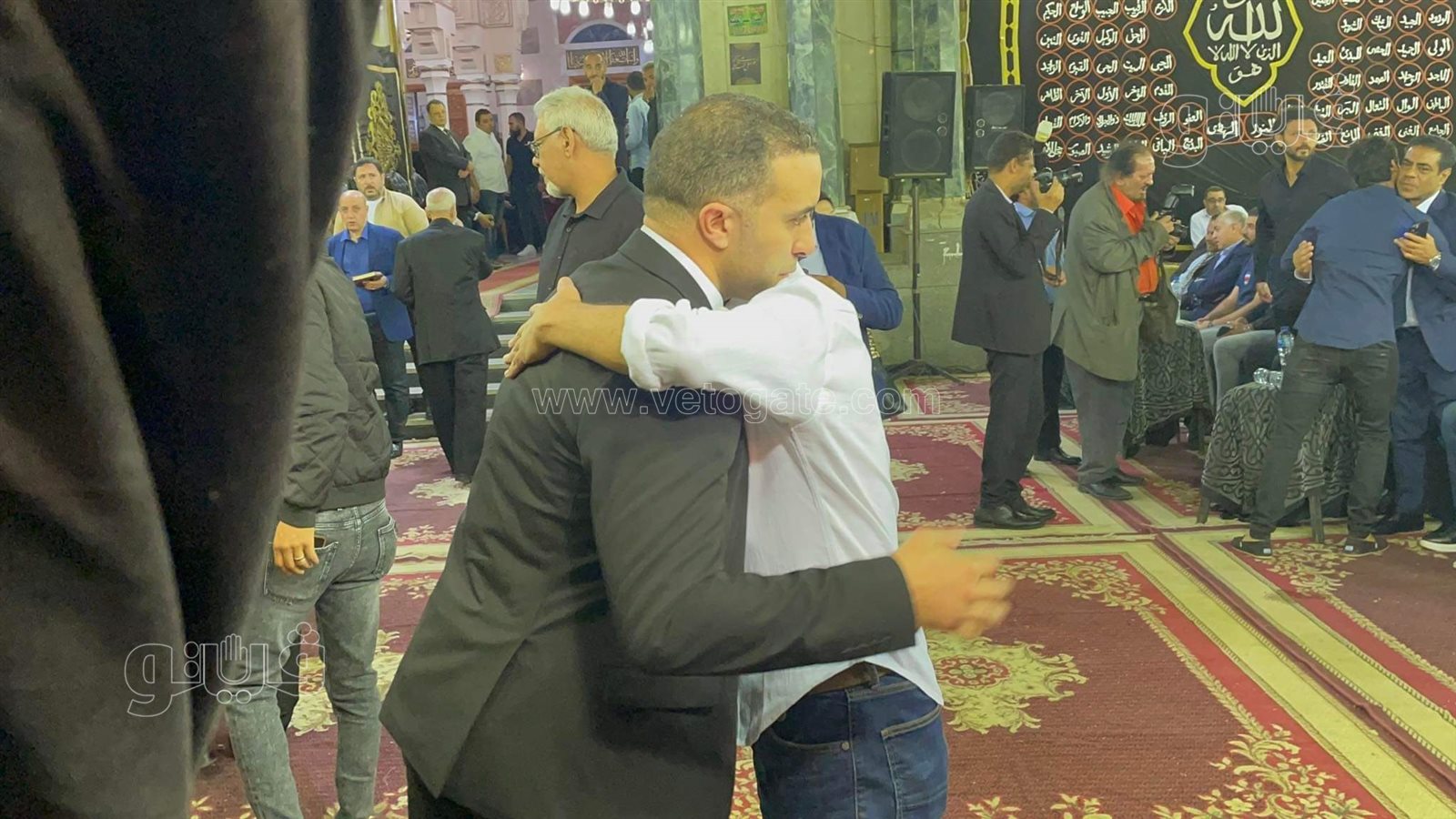 العامري فاروق وصبري فواز ومحمد العدل في عزاء والد محمد سراج (25)