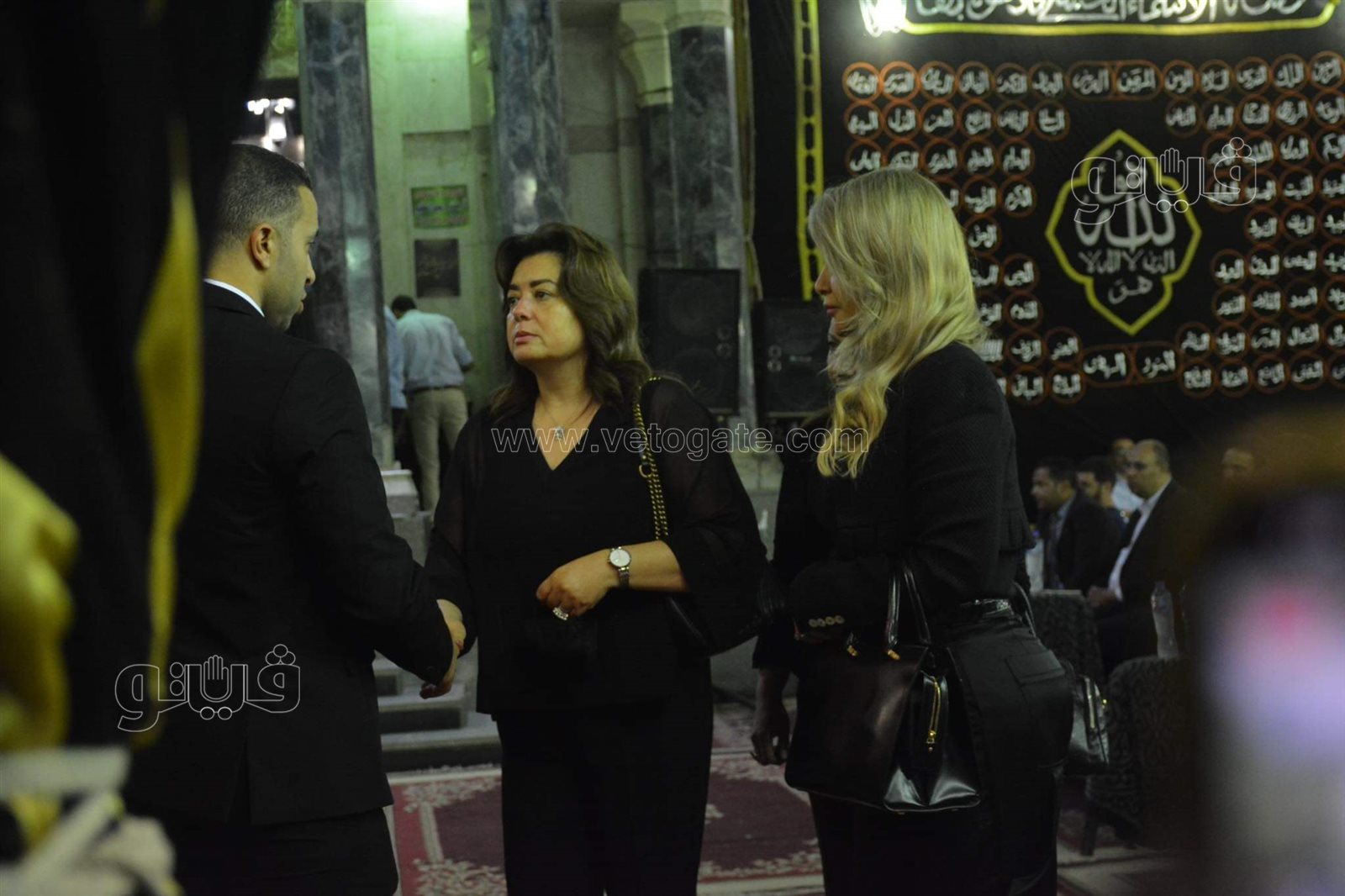 العامري فاروق وصبري فواز ومحمد العدل في عزاء والد محمد سراج (34)